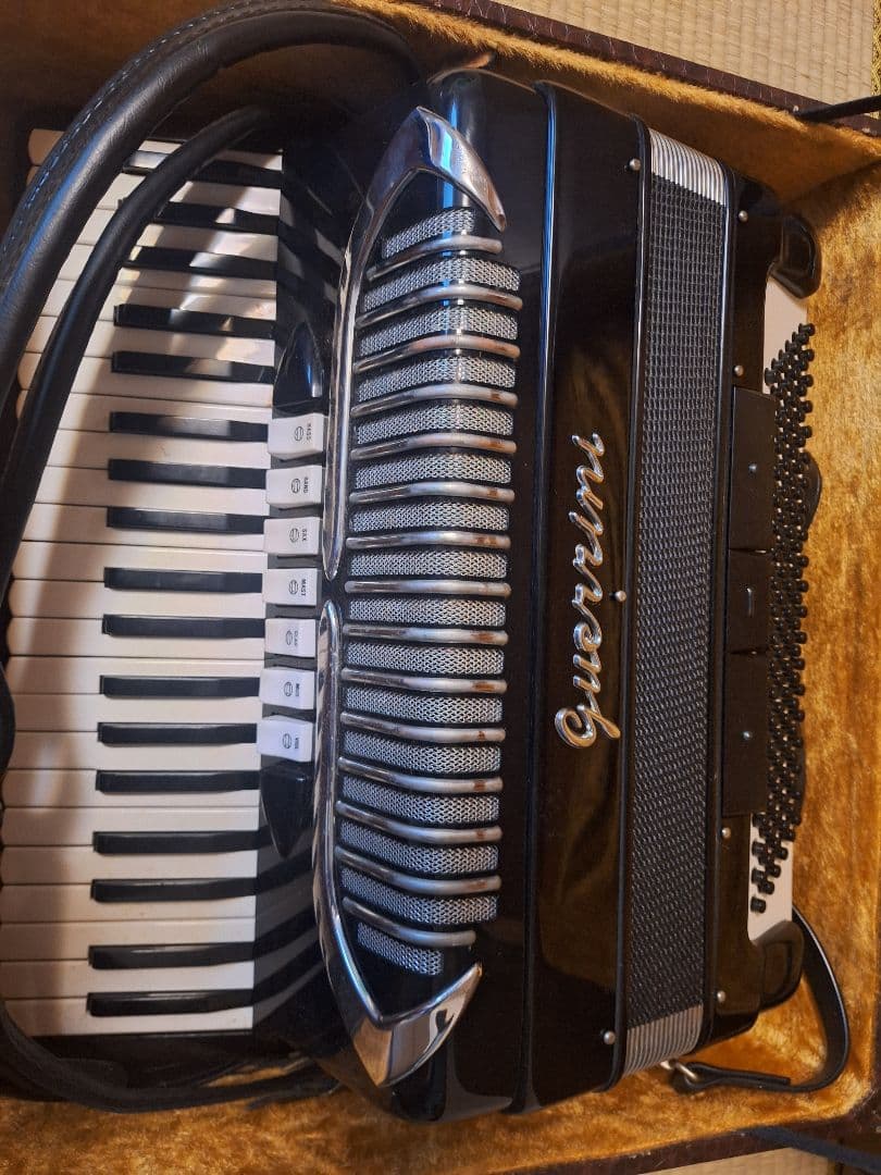 Guerrini アコーディオン 黒 ケース付き 　　　　　引き取り大歓迎