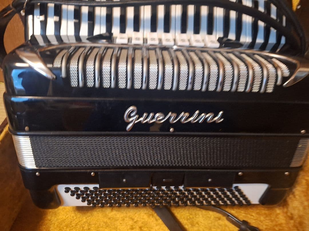 Guerrini アコーディオン 黒 ケース付き 　　　　　引き取り大歓迎