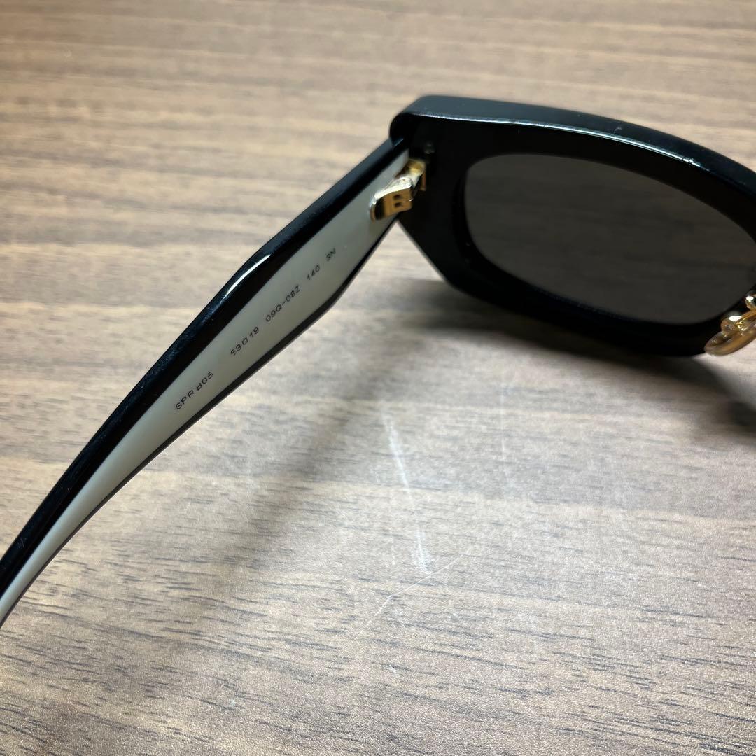 PRADA スクエアサングラス ブラック/ホワイト