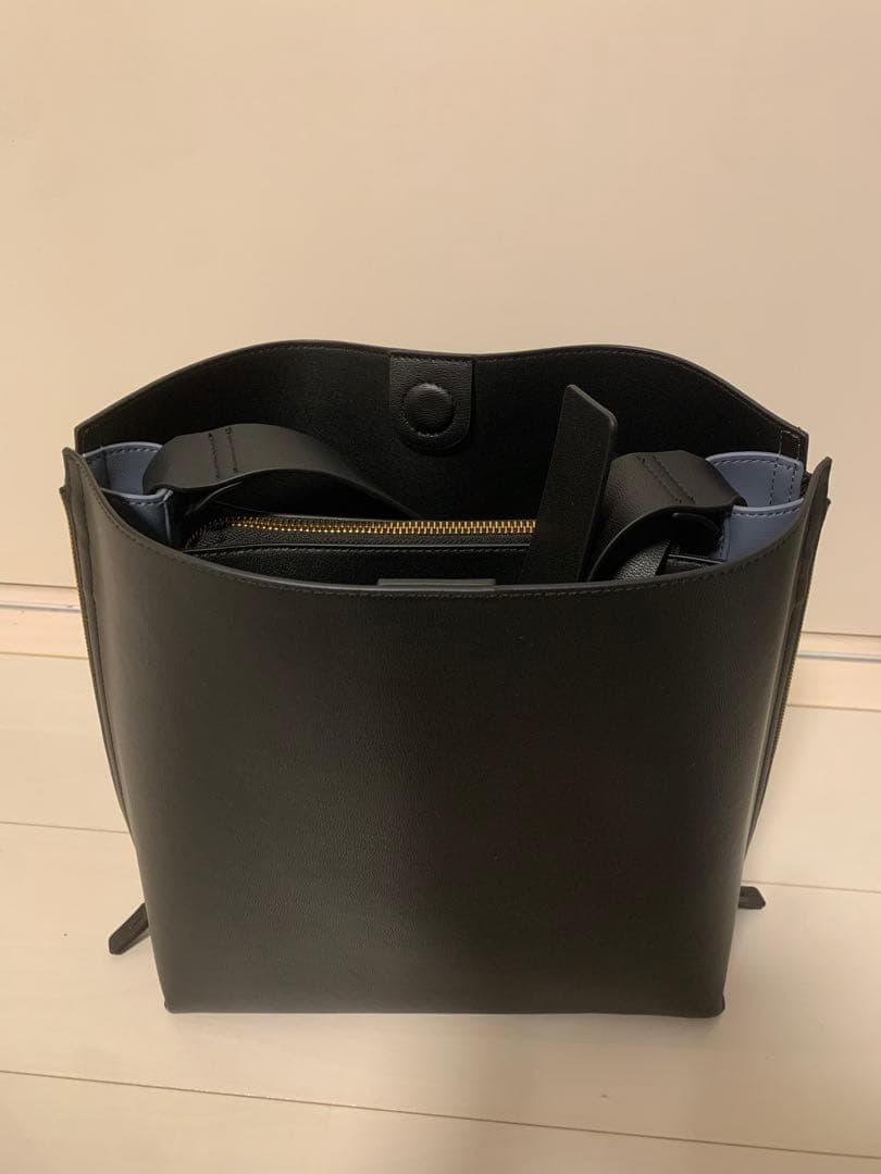 新品未使用【A4対応】【E'POR】Y BAG Shoulder Large黒