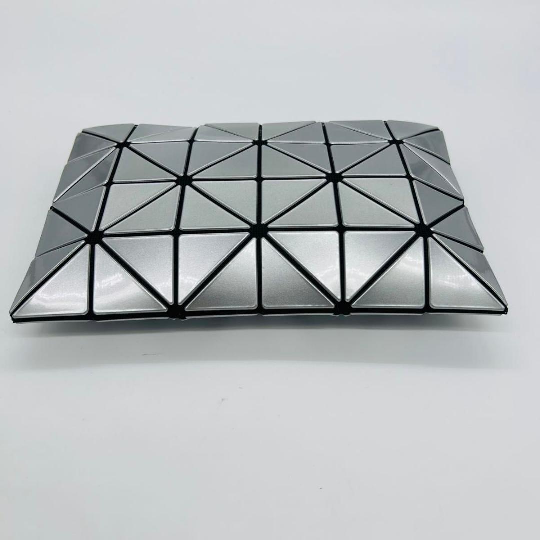 イッセイミヤケバオバオ 未使用　バオバオ クラッチ　バッグ シルバー PVC