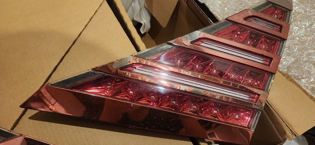 トヨタ20系アルファードヴェルファイア用ヴァレンティ製ジュエルLEDテールランプ