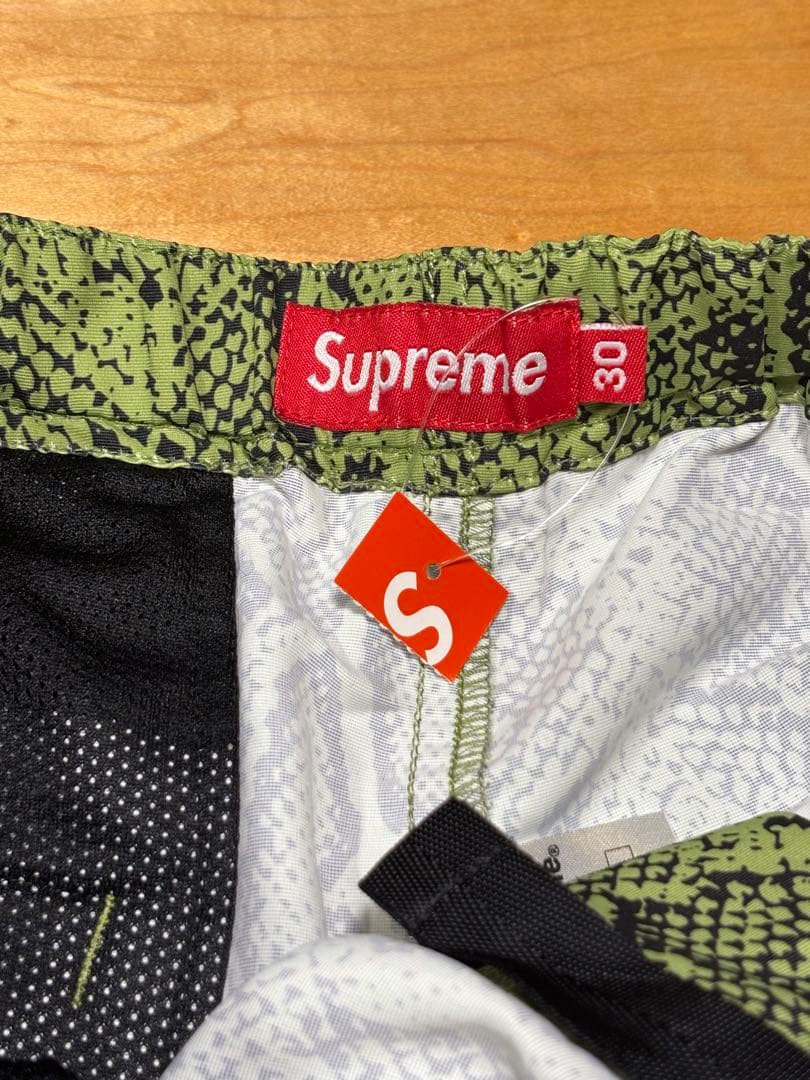 Supreme シュプリーム snake belted shorts