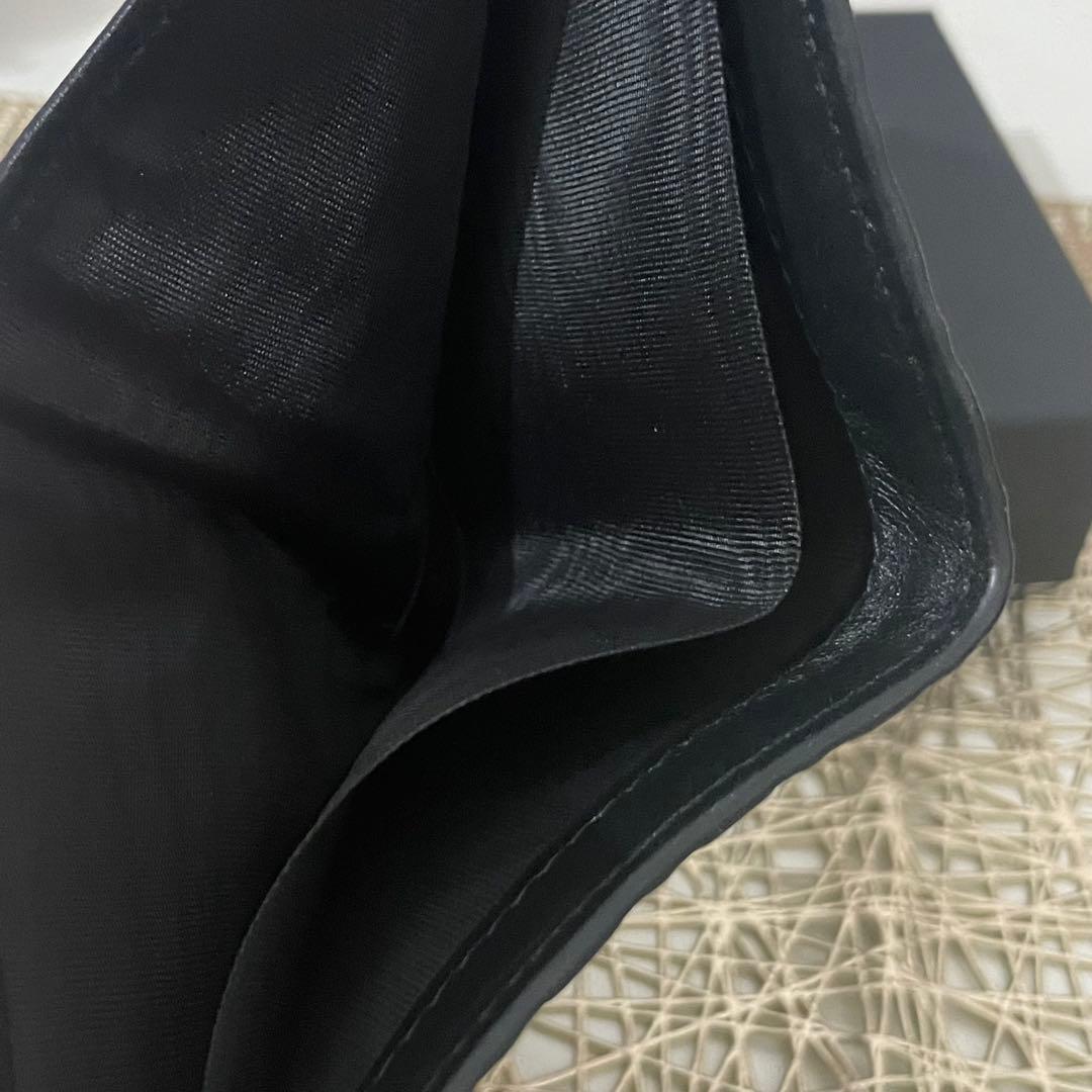 ① GUCCI メンズ　スモールGGエンボス　お札とカード専用財布　ブラック