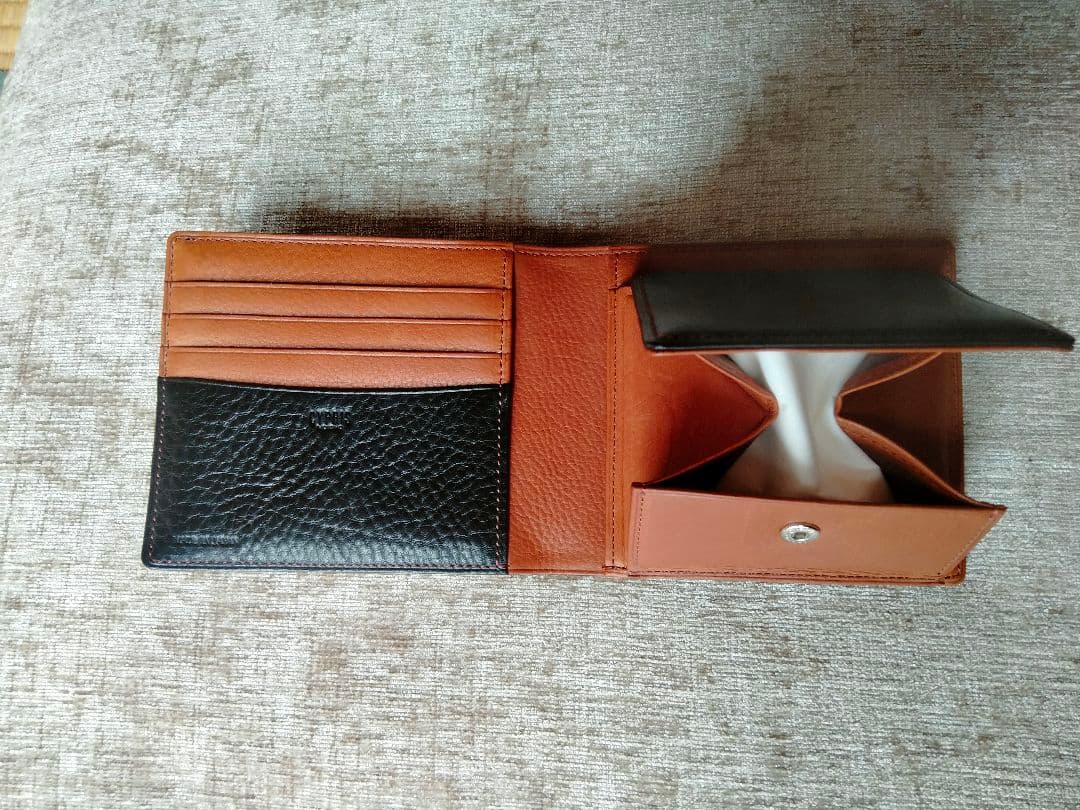 CYPRISシルキーキップ　折り財布　ブラック