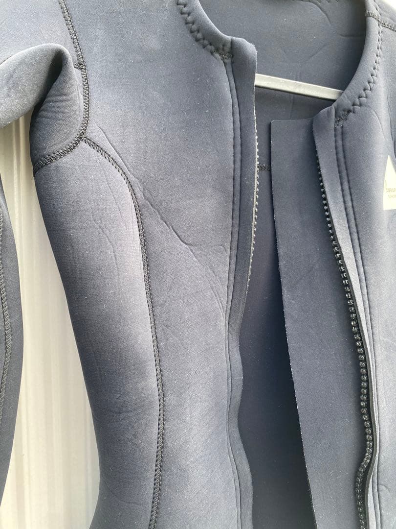 bonny サーフィン　タッパー