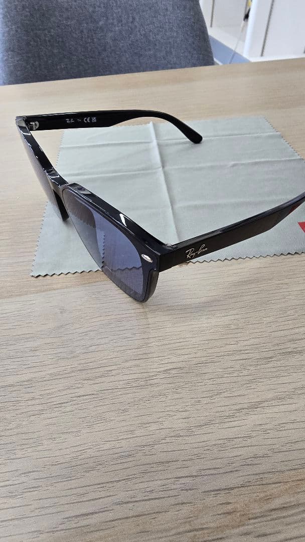 RayBan　RB4392　ブルーレンズ　rb4392d