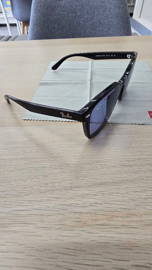 RayBan　RB4392　ブルーレンズ　rb4392d