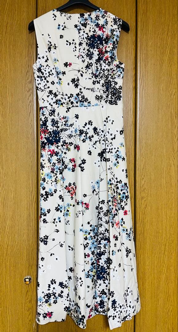 売り切り 新品タグ付きMaxMara 花柄 ノースリーブ ロングワンピース42