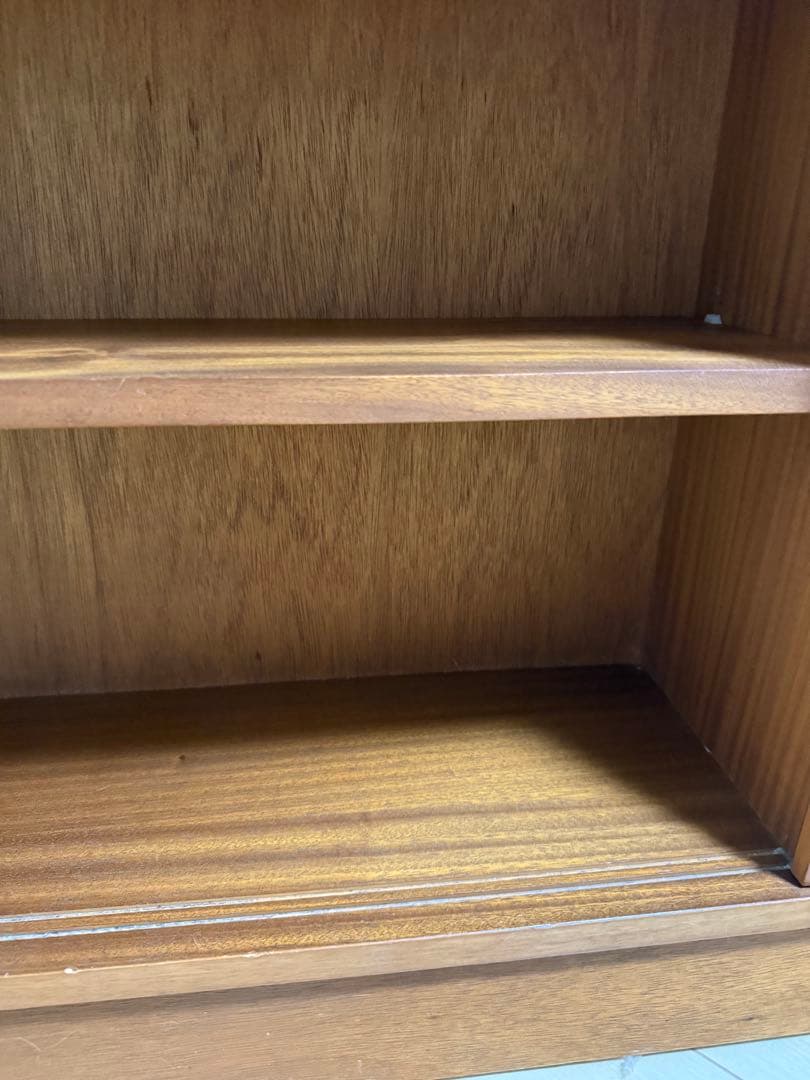 ウッド調ガラス扉キャビネット