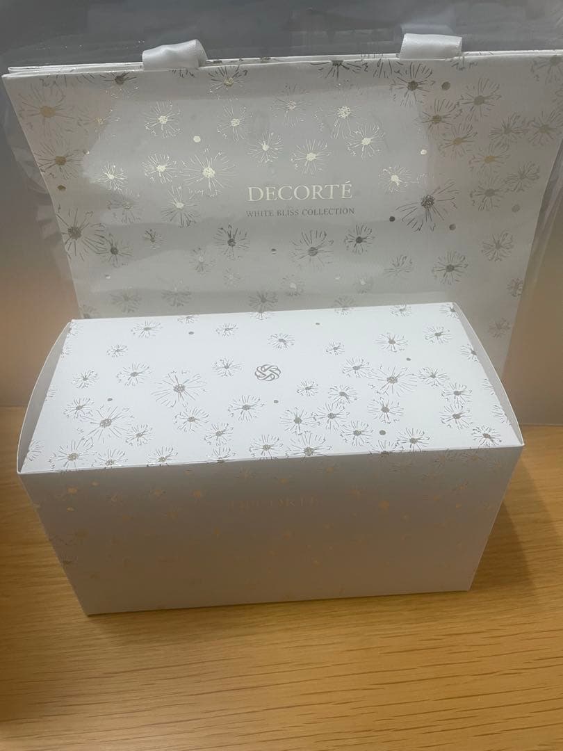 そ*ね様 コスメデコルテ　ホワイトブリスコレクション 　クリスマスコフレ2024