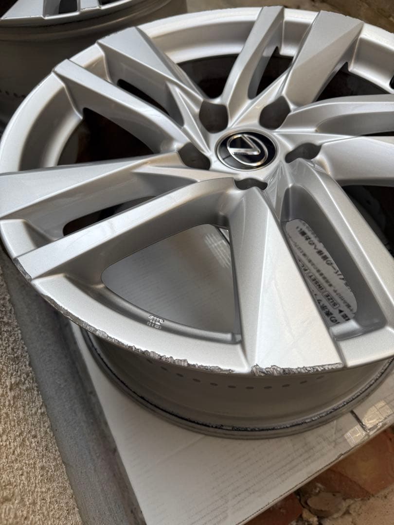 Y(*ˊᵕˋ*)プロフ未読は即ブロック専用2021年製 レクサスIS 　ホイール
