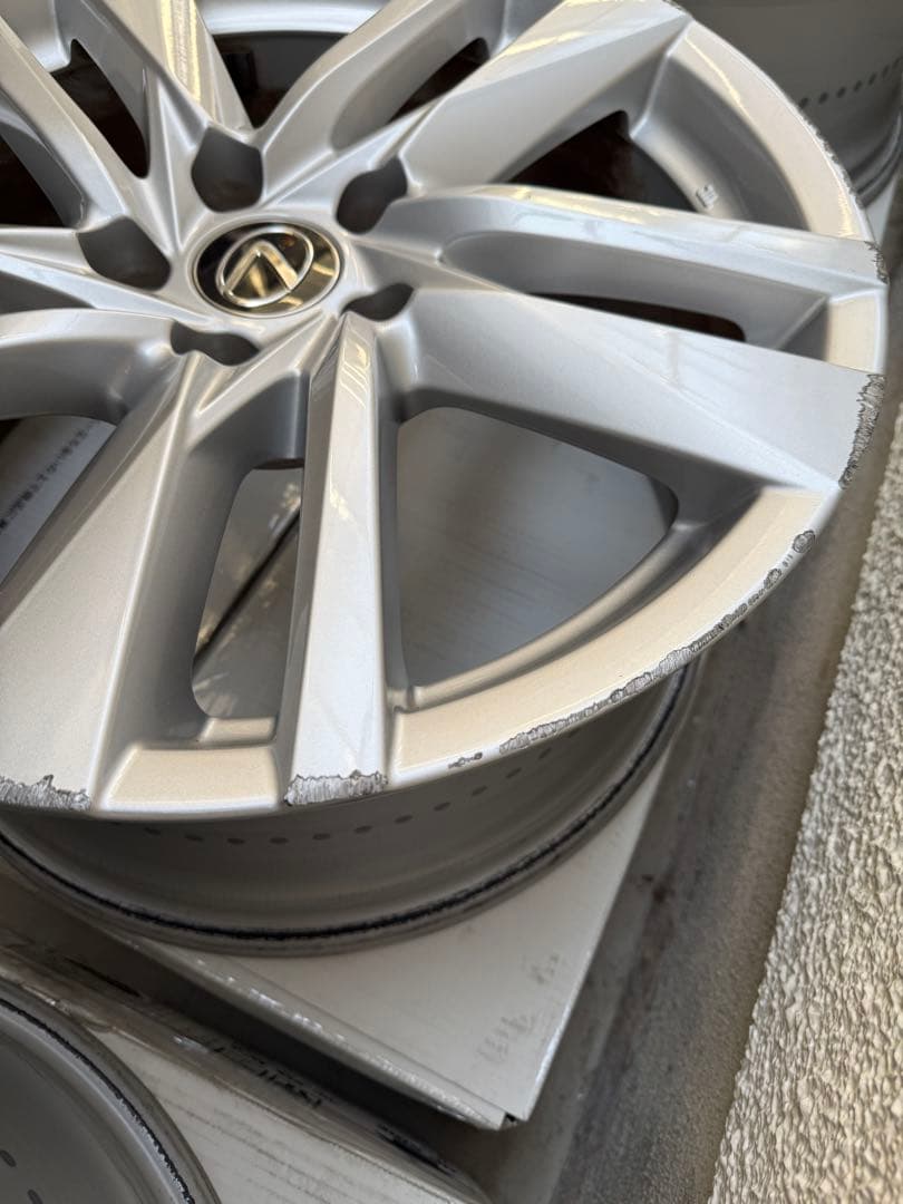 Y(*ˊᵕˋ*)プロフ未読は即ブロック専用2021年製 レクサスIS 　ホイール