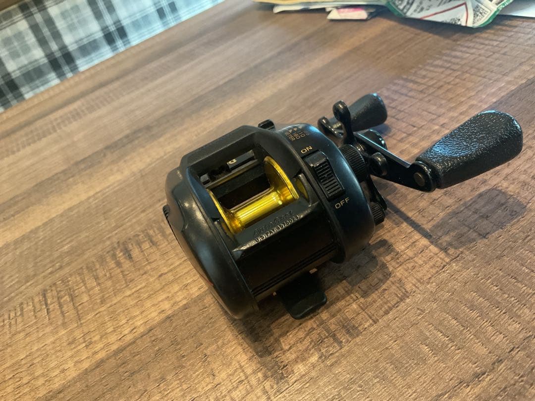 スーパートーナメント2500I専用カスタムハンドル　リール非売品です。