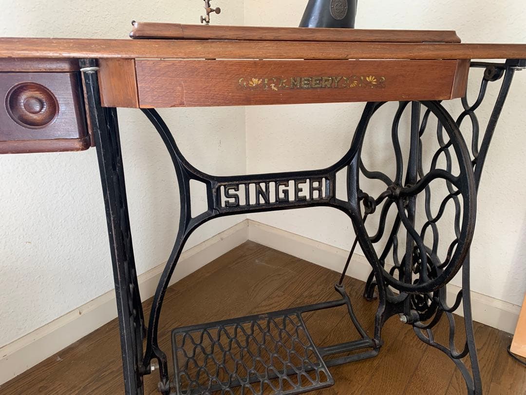 みのむし★送料込み★飾り棚足踏みアンティークミシン