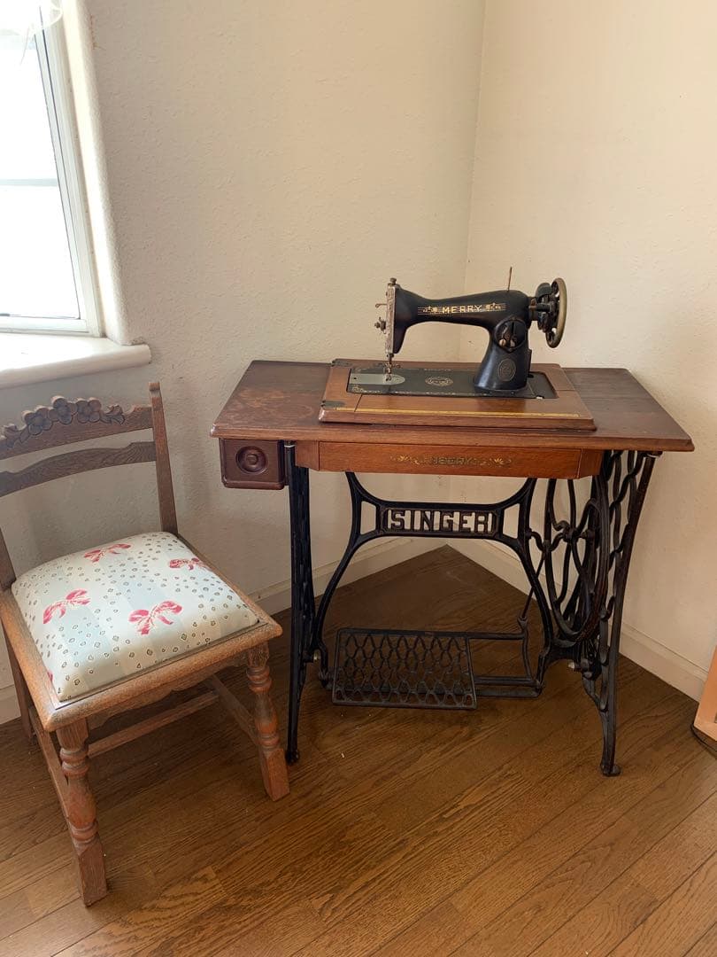 みのむし★送料込み★飾り棚足踏みアンティークミシン