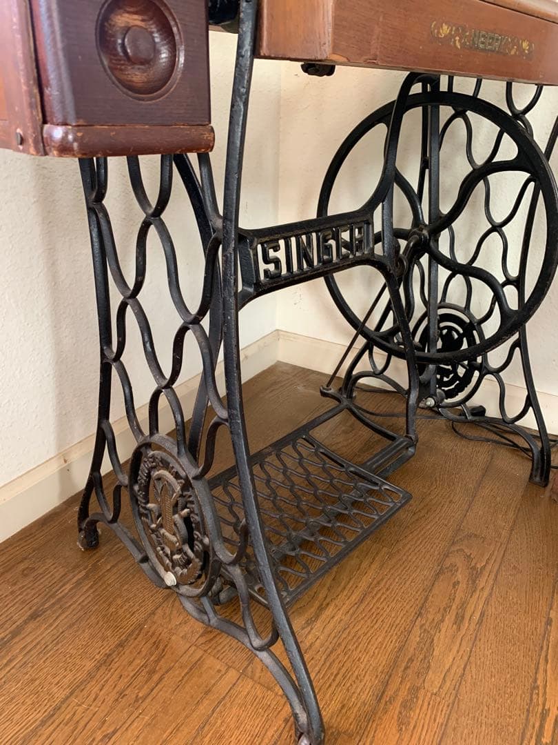 みのむし★送料込み★飾り棚足踏みアンティークミシン