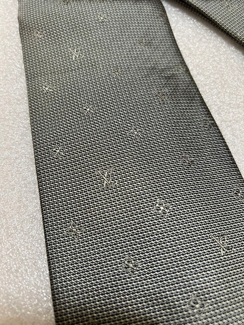 美品✨ LOUIS VUITTON ルイ・ヴィトン ブランドネクタイ グレー