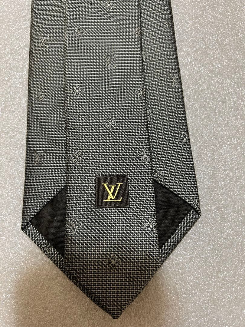 美品✨ LOUIS VUITTON ルイ・ヴィトン ブランドネクタイ グレー