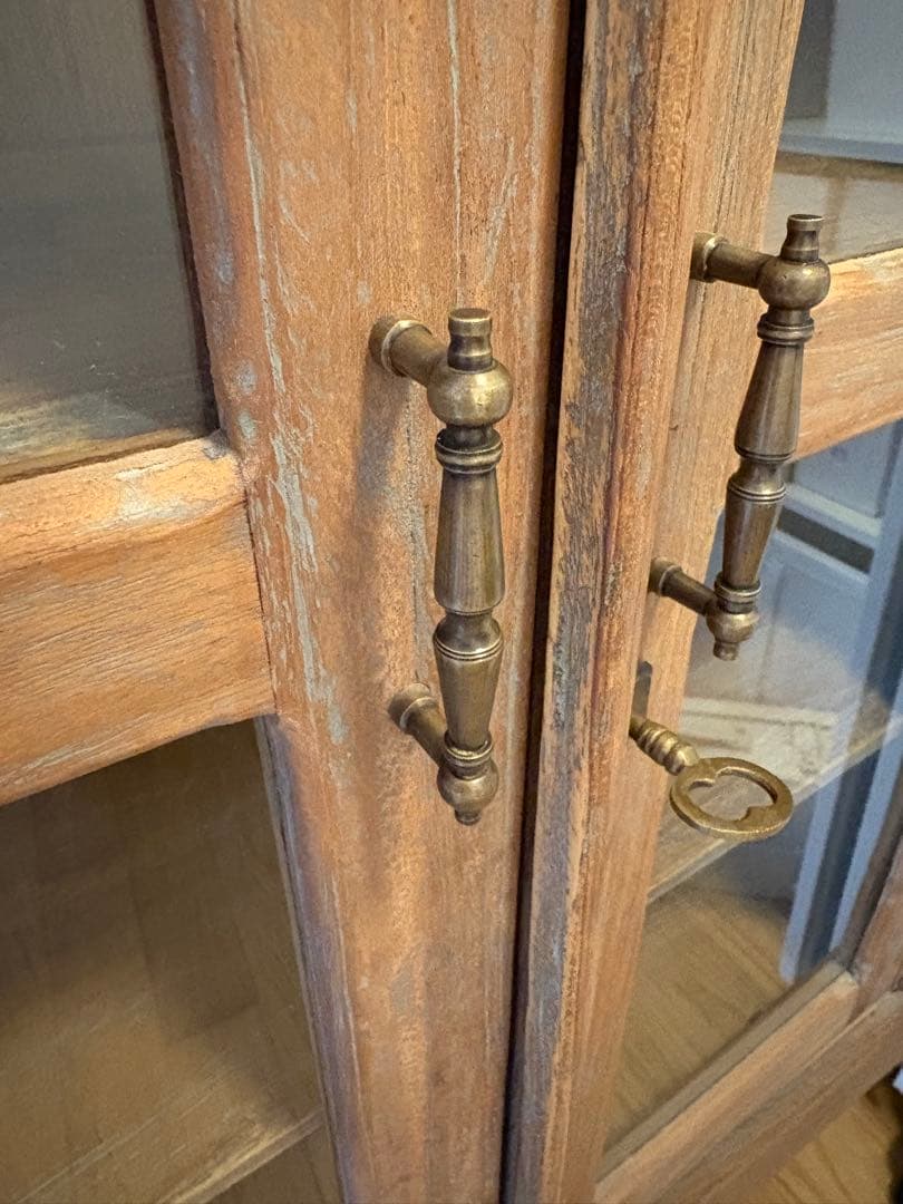 木製ガラス扉キャビネット 収納棚