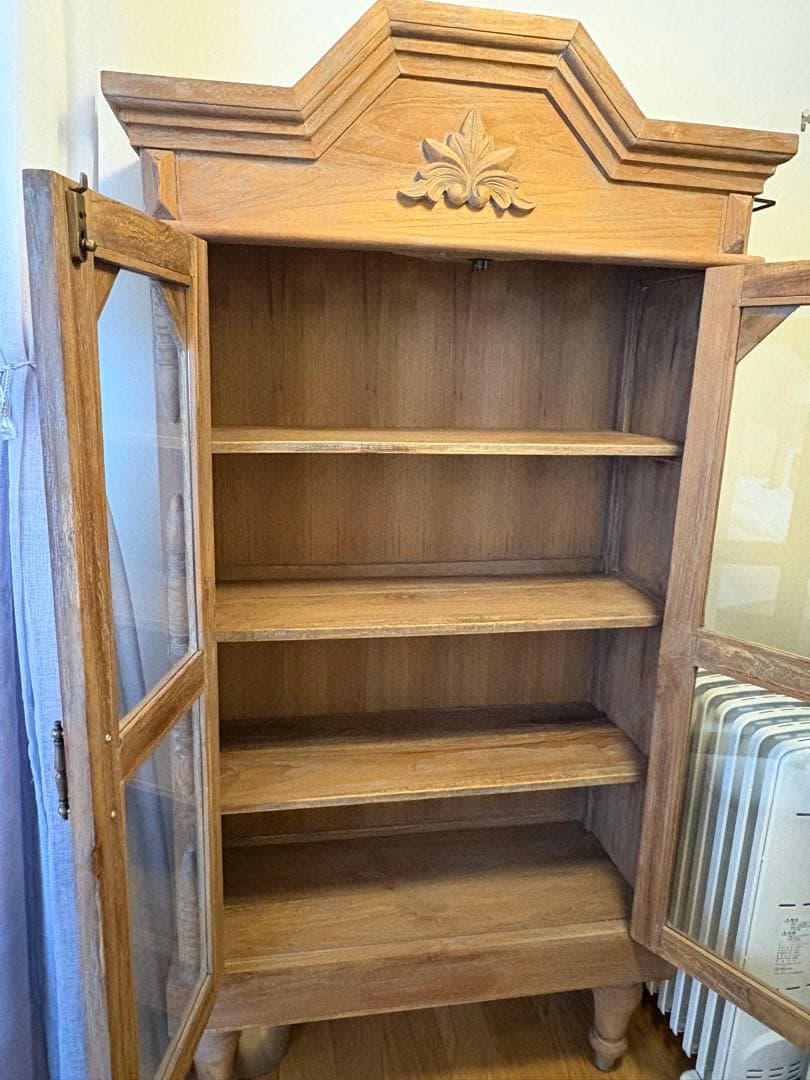 木製ガラス扉キャビネット 収納棚