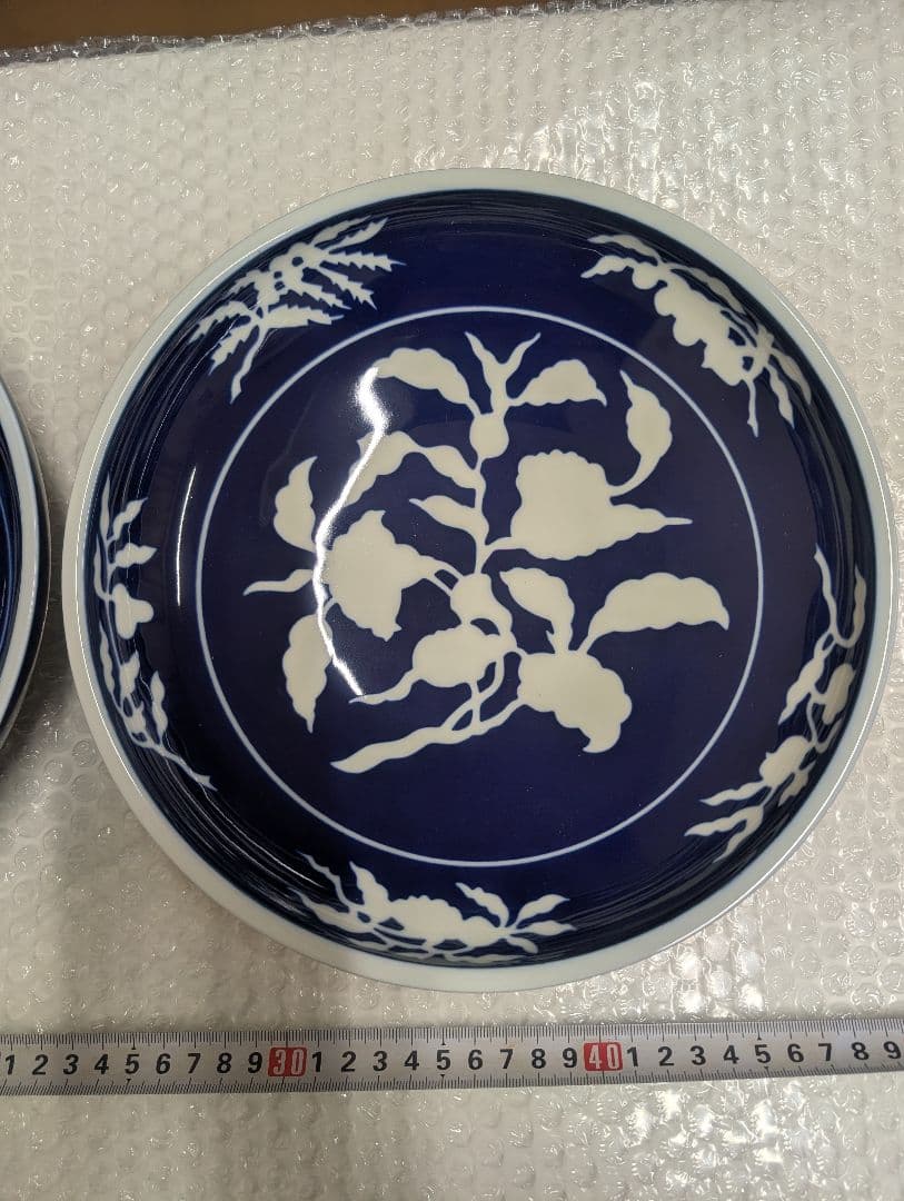 深川製磁　草花折枝白抜紋　盛鉢　×2枚