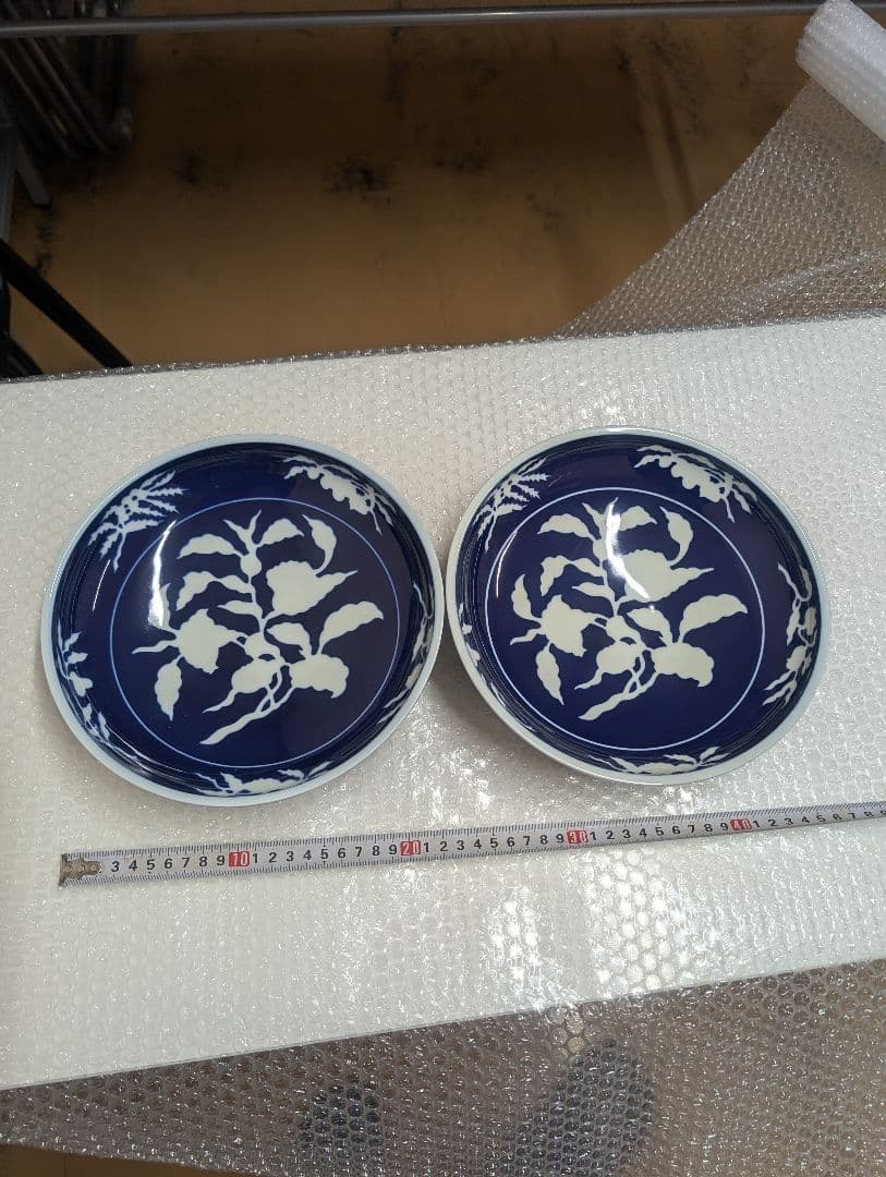 深川製磁　草花折枝白抜紋　盛鉢　×2枚