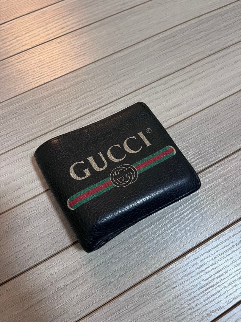 1/25まで正月限定セール！ GUCCI 二つ折り財布