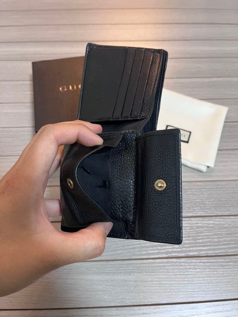 1/25まで正月限定セール！ GUCCI 二つ折り財布