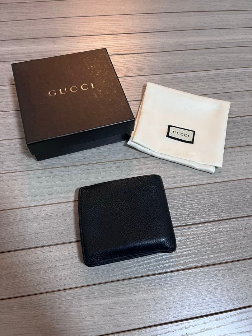 1/25まで正月限定セール！ GUCCI 二つ折り財布