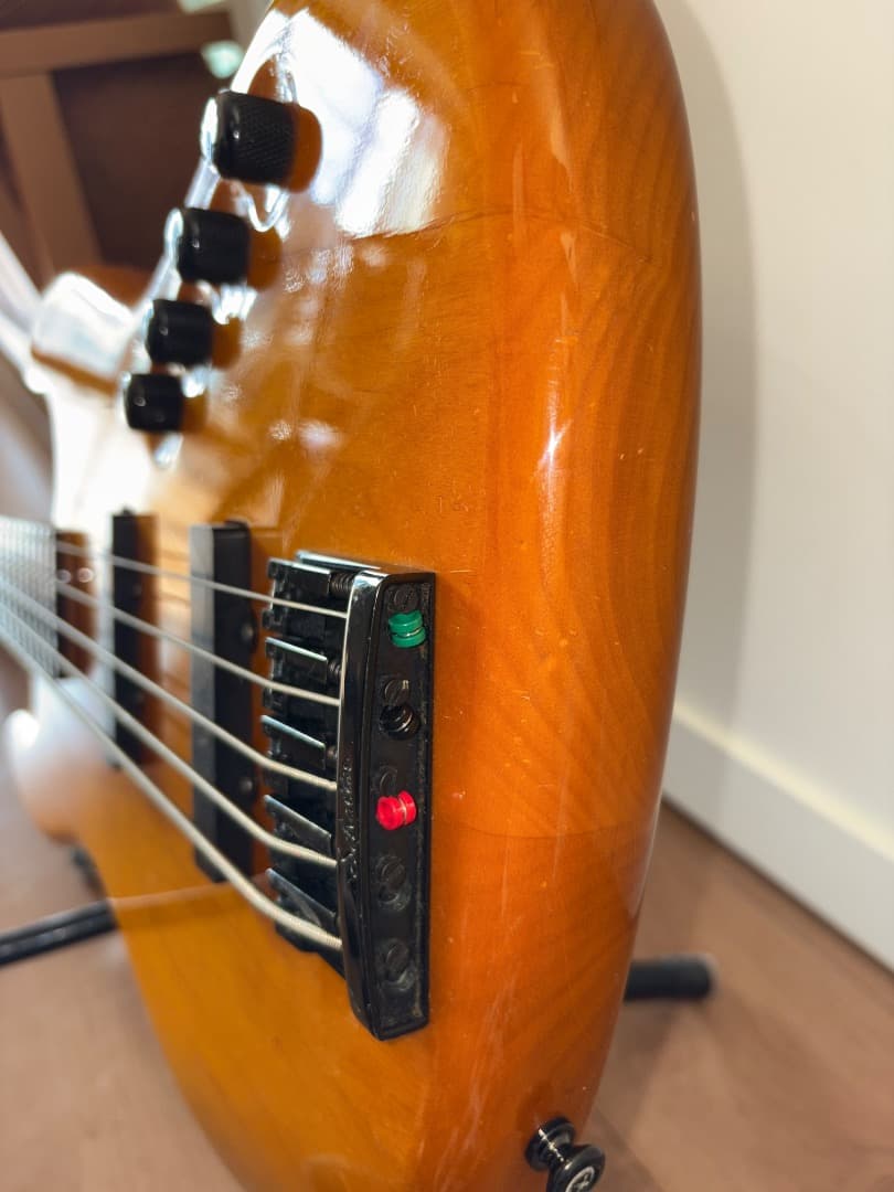 Vestax　5弦ベース