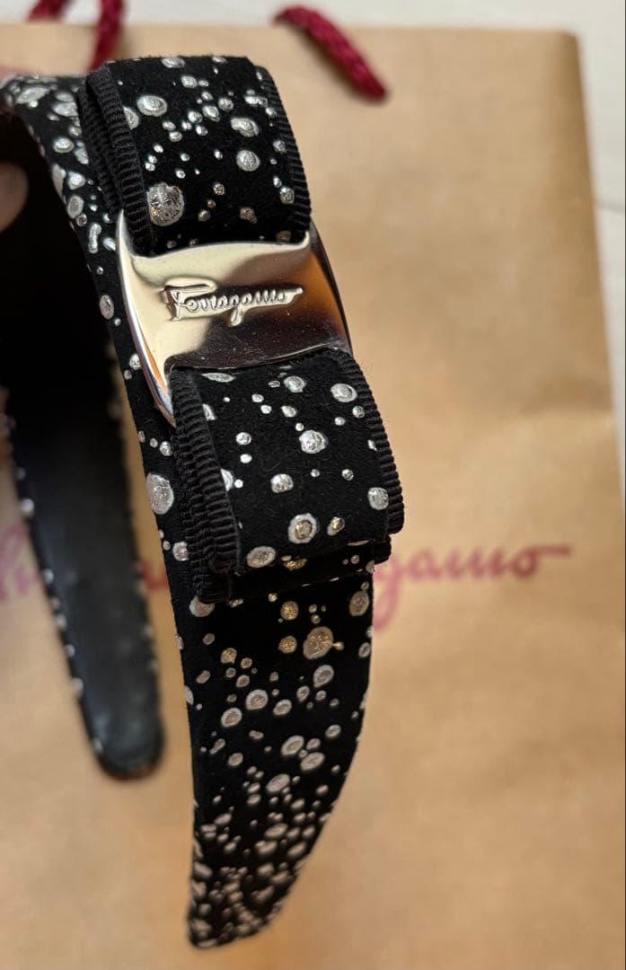 美品　お値下げ　Ferragamo ブラック　ドット カチューシャ