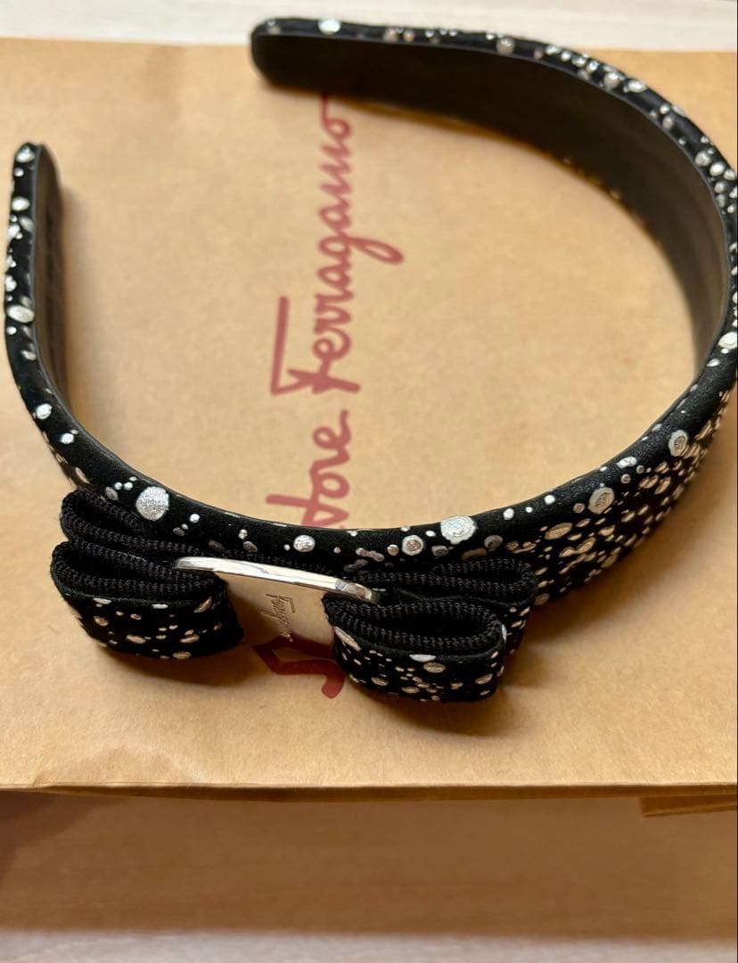 美品　お値下げ　Ferragamo ブラック　ドット カチューシャ