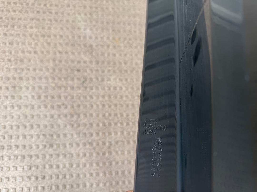 日産セレナライダー C27、GC27、右テールランプ。KOITO