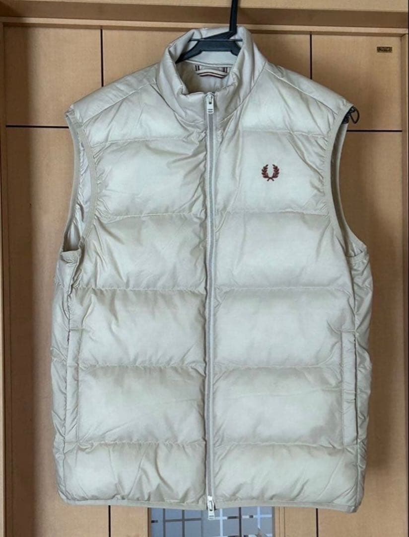 FRED PERRY ダウンベスト