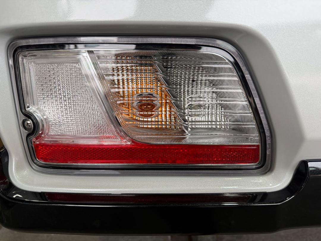 DAIHATSU ダイハツ アトレー 純正左テールランプ・スポイラー