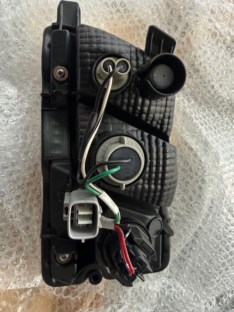 DAIHATSU ダイハツ アトレー 純正左テールランプ・スポイラー