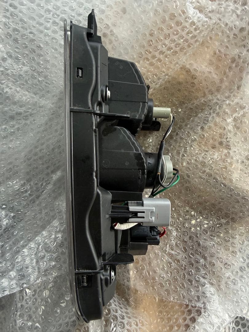 DAIHATSU ダイハツ アトレー 純正左テールランプ・スポイラー