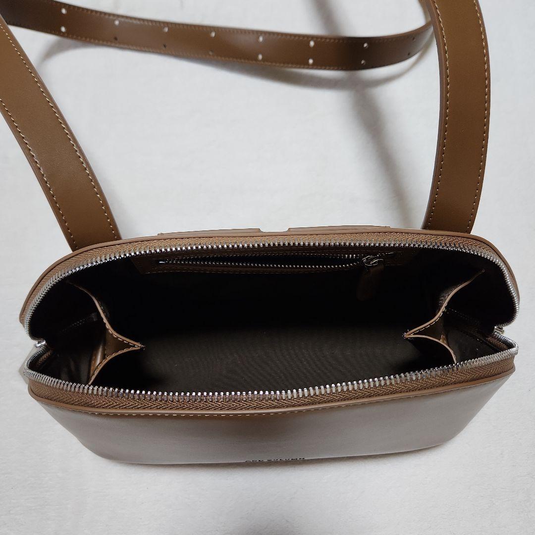 Sです(*^^*)アドカラム　ボディバッグ　ショルダーバッグ　ブラウン系