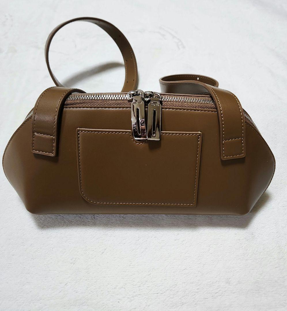 Sです(*^^*)アドカラム　ボディバッグ　ショルダーバッグ　ブラウン系