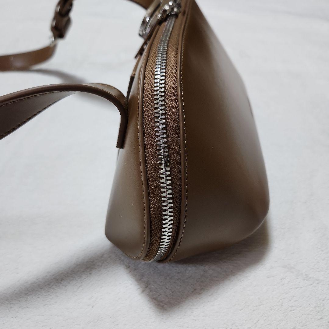 Sです(*^^*)アドカラム　ボディバッグ　ショルダーバッグ　ブラウン系