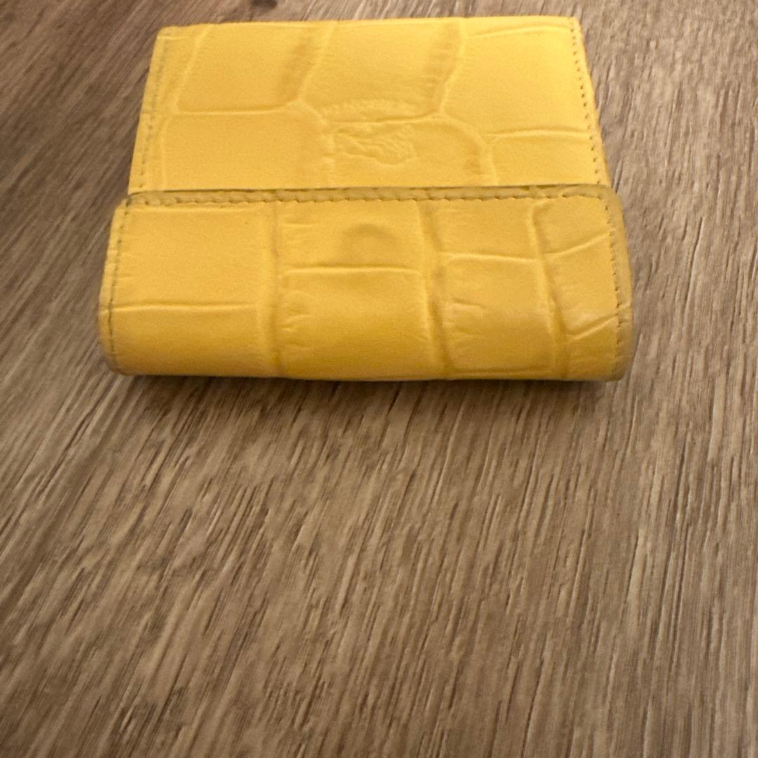 24ss 開運日限定品 イルビゾンテ　折財布　型押し　レザー　イエロー