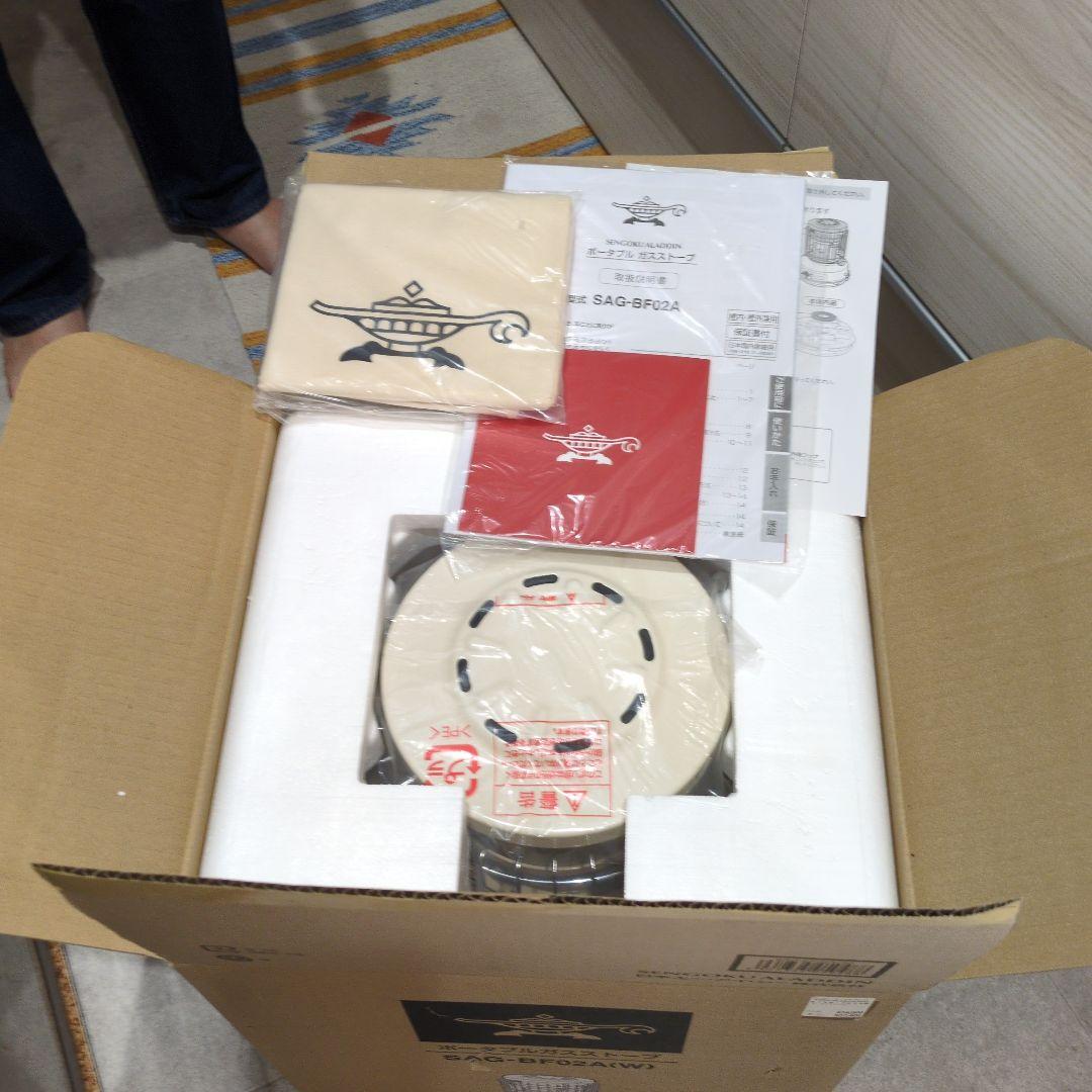 【新品未使用】センゴクアラジン　ガスストーブ SAG-BF02A クリーム色