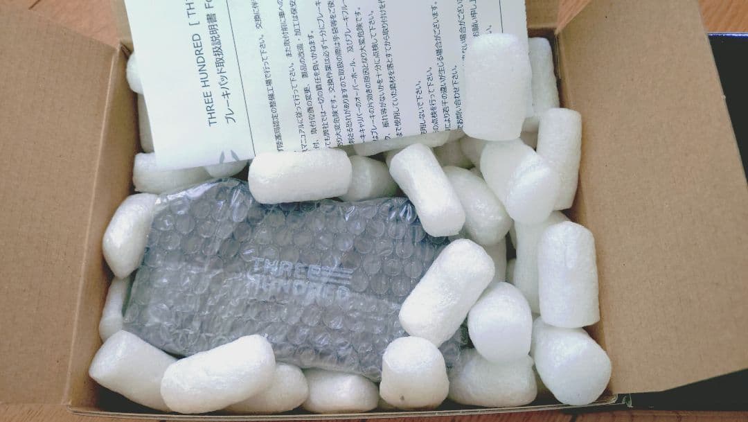 THREE HUNDRED TH100 ブレーキパッドセット