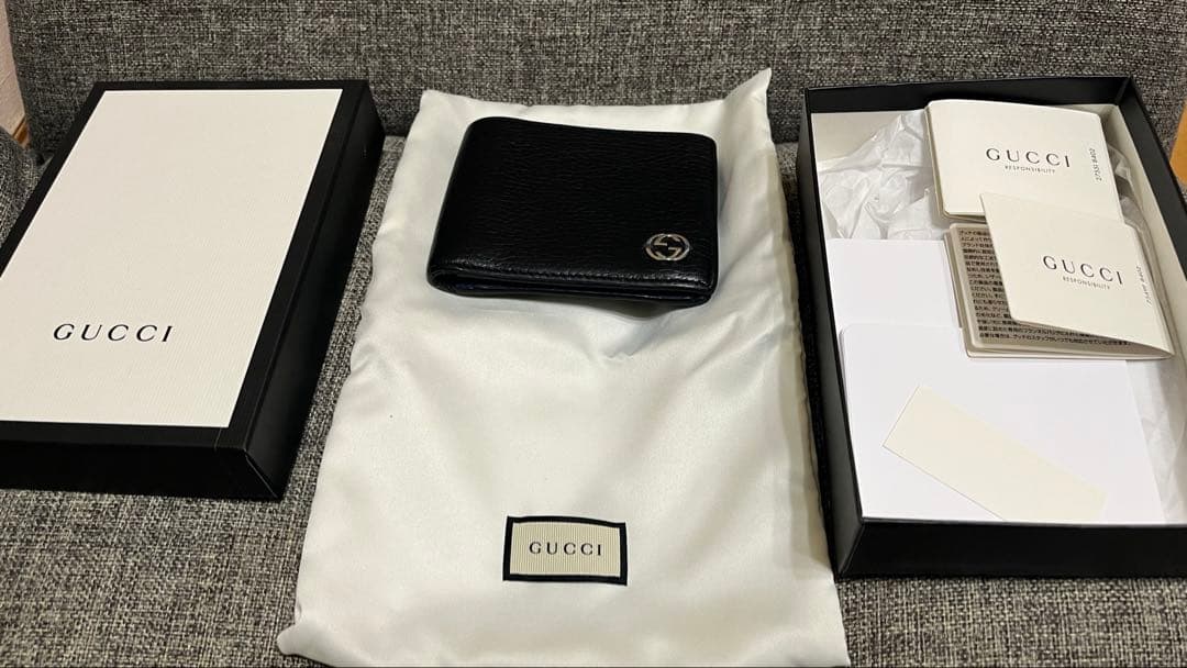 GUCCI 二つ折り財布　箱付き