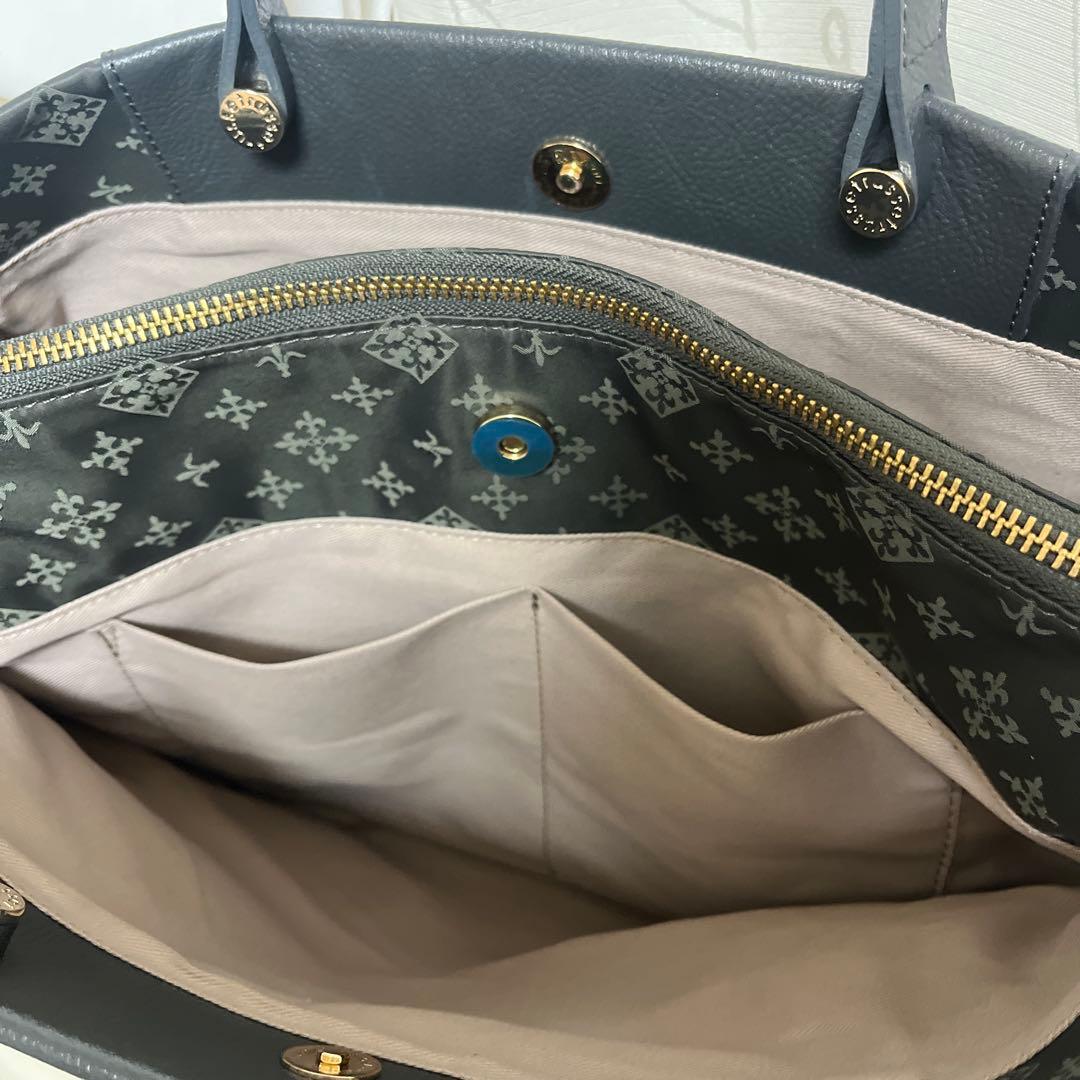 新品ラシットA4入るポケット多数整理整頓できる三層構造メタルロゴ2wayバッグ