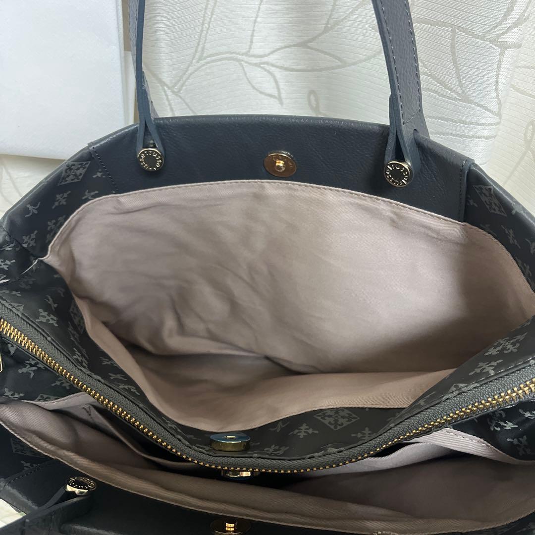 新品ラシットA4入るポケット多数整理整頓できる三層構造メタルロゴ2wayバッグ