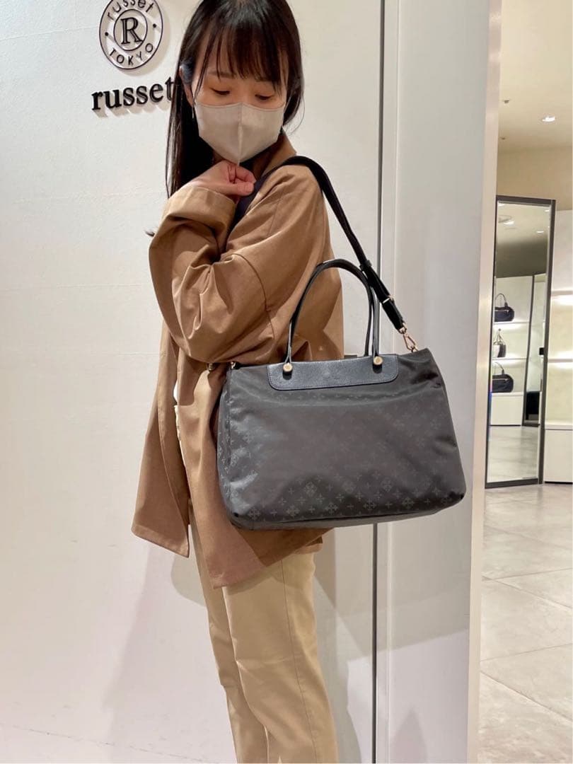 新品ラシットA4入るポケット多数整理整頓できる三層構造メタルロゴ2wayバッグ