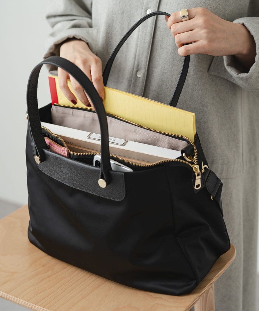 新品ラシットA4入るポケット多数整理整頓できる三層構造メタルロゴ2wayバッグ