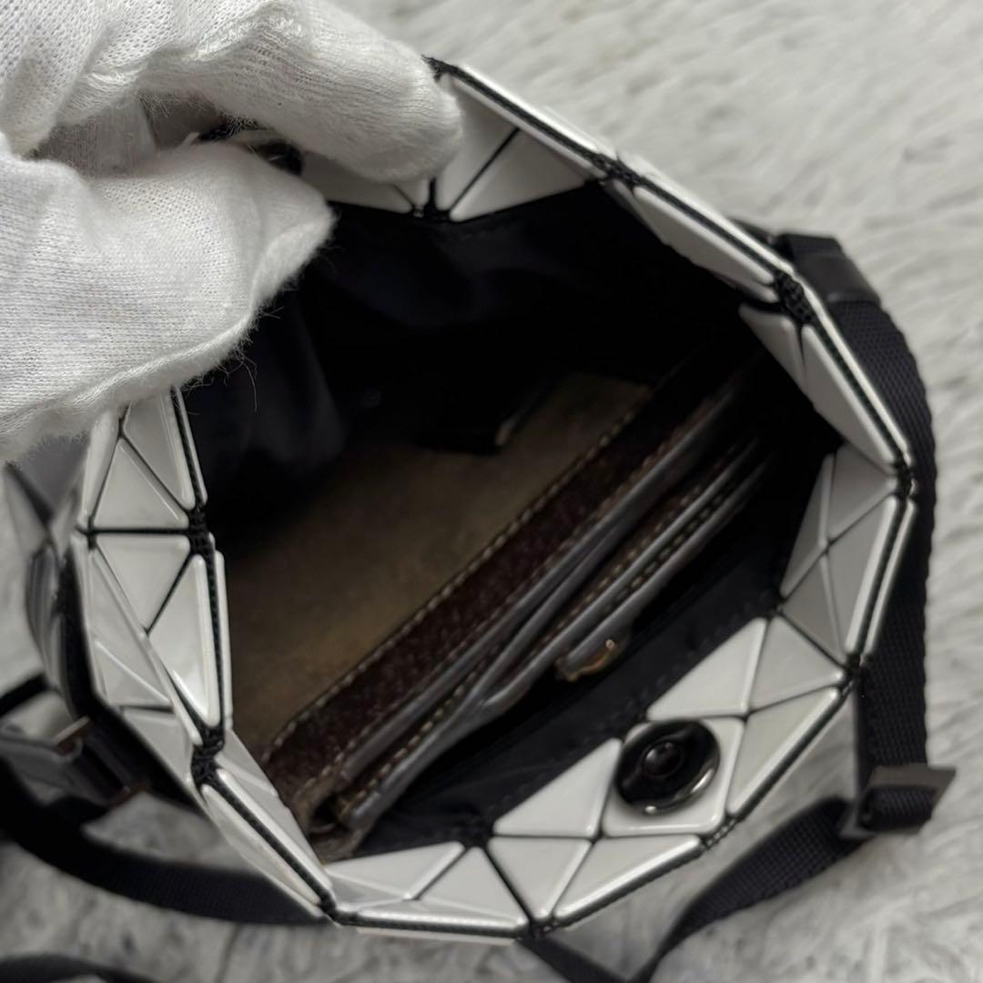 美品 バオバオイッセイミヤケ ショルダーバッグ ファスナー 斜め掛け ホワイト